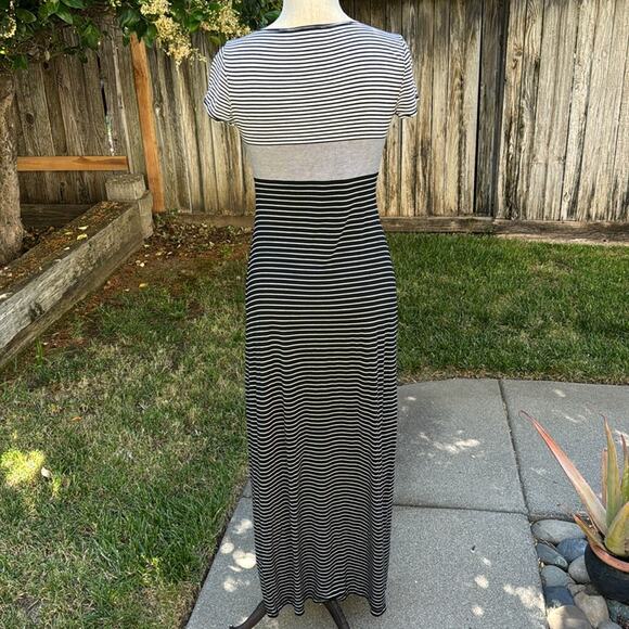 Max Studio Black & White Striped Maxi Short Sleeve Dress Women's Small - Picture 5 of 10